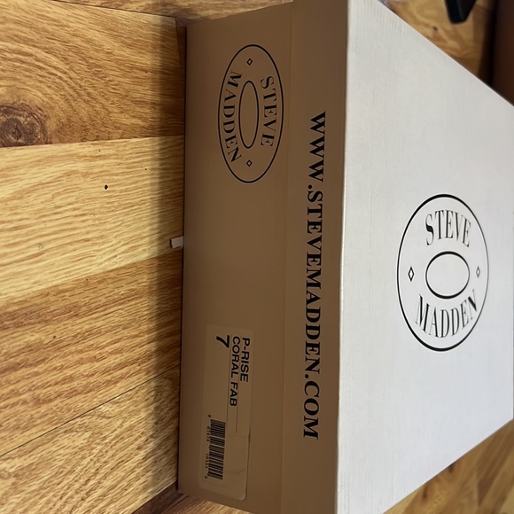 Size 7 Steve Madden coral wedges. Barely worn. - Picture 5 of 5